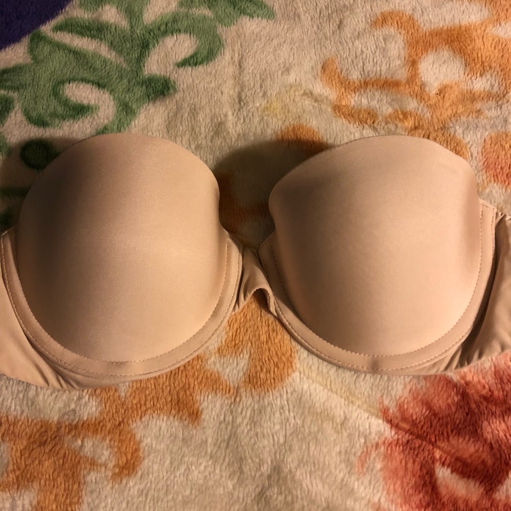 Victoria’s Secret strapless bra